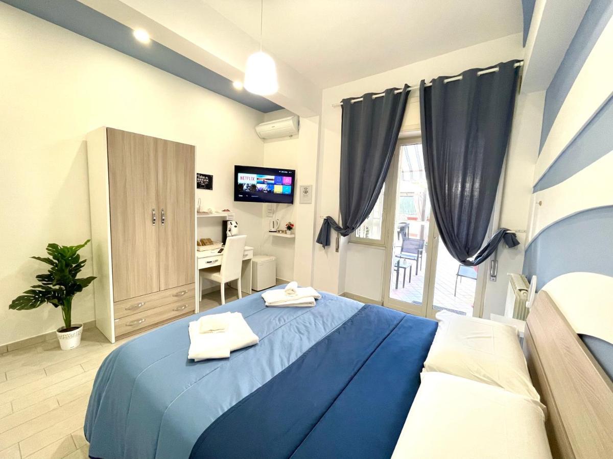 לינה וארוחת בוקר נאפולי Terrazza Garibaldi מראה חיצוני תמונה